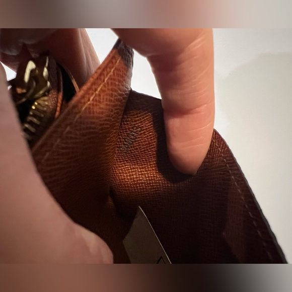 Authentic Louis Vuitton monogram bifold wallet - Picture 12 of 13
